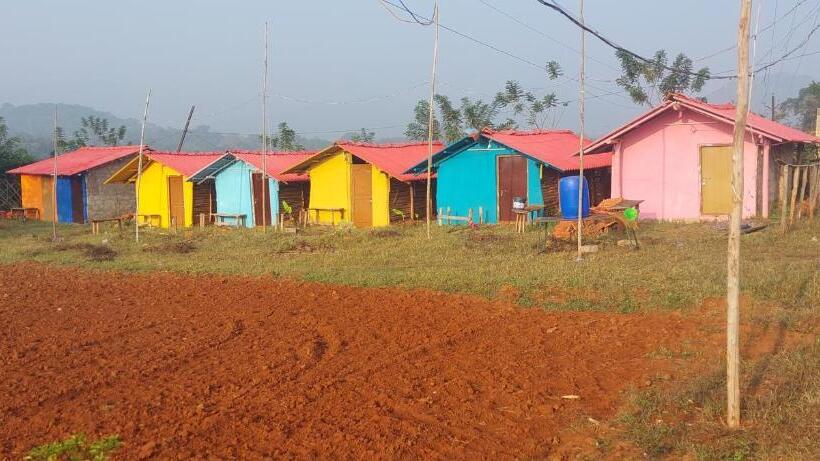 בית מלון כפרי Bommarillu Farm Stay
