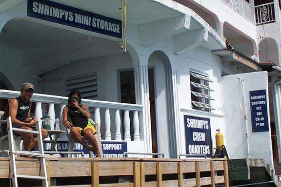 هتل کپسول Shrimpys Laundry ,hostel And Yacht Support