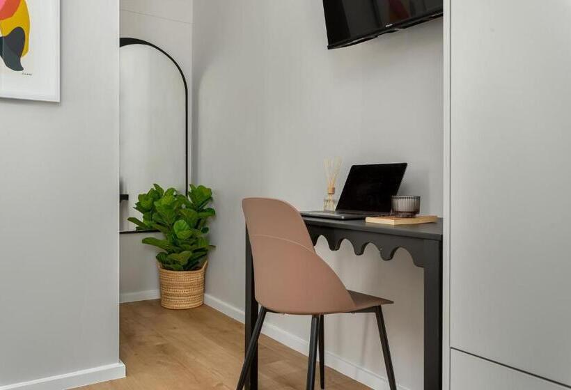 בית מלון כפרי Neighbourgood 1st Crescent