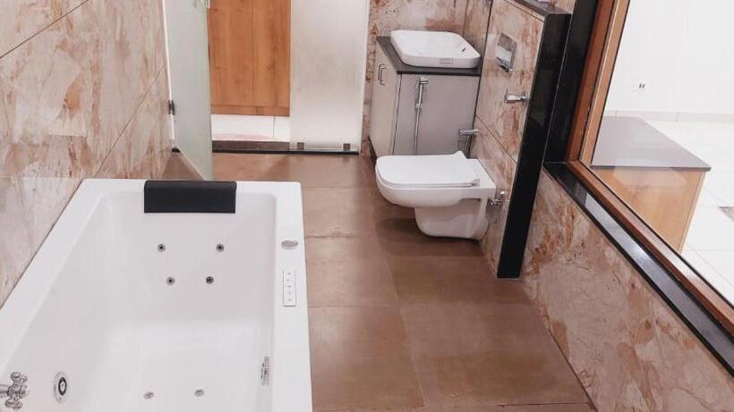 هتل Travelmore Rc Comforts