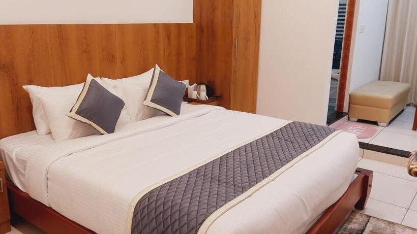 هتل Travelmore Rc Comforts