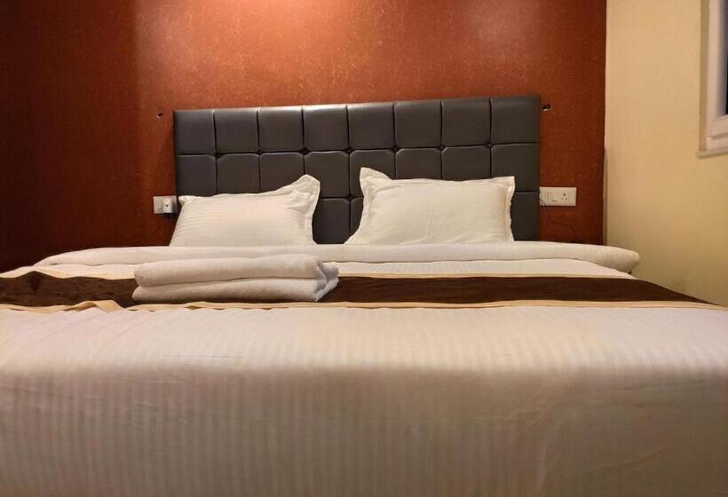 בית מלון כפרי Royal View Residency