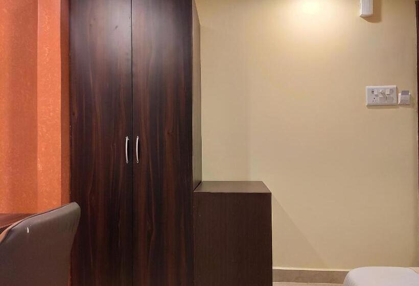 בית מלון כפרי Royal View Residency