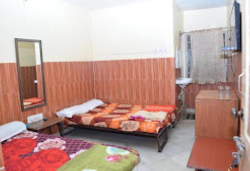 هتل Savitri Deoghar