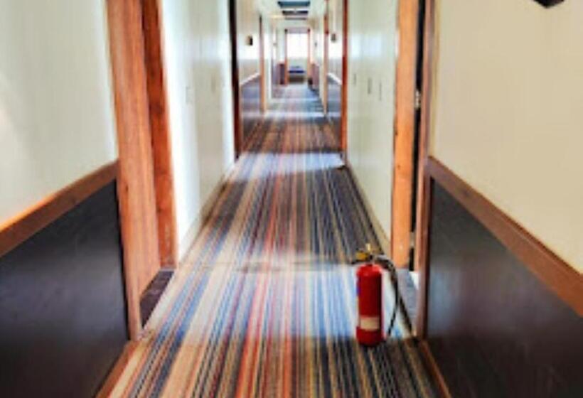 호텔 Shakti Delux Rooms Vadodara