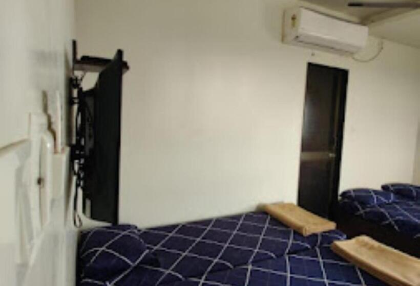 호텔 Shakti Delux Rooms Vadodara