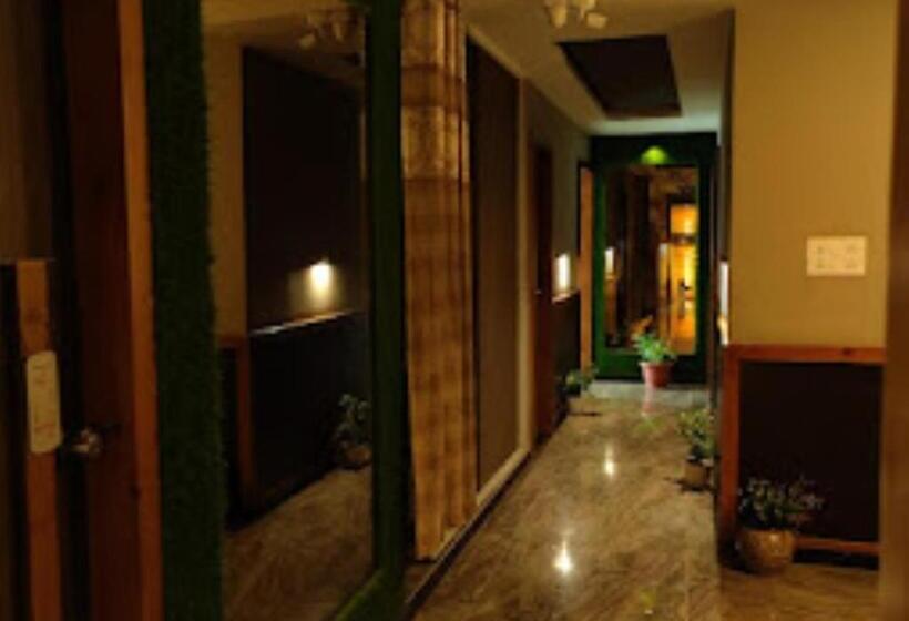 호텔 Shakti Delux Rooms Vadodara