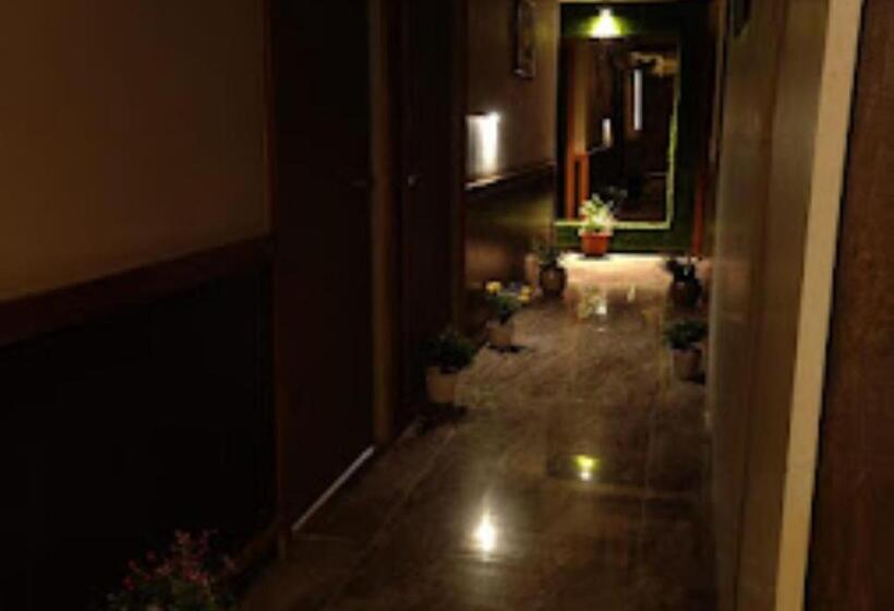 호텔 Shakti Delux Rooms Vadodara