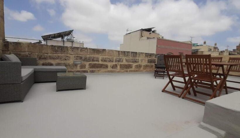 Paola Apartments