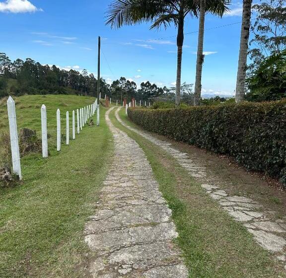 پانسیون Avatar Mountain Retreat