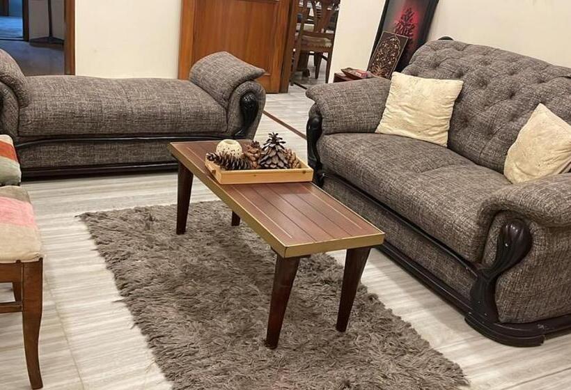 پانسیون Living Point