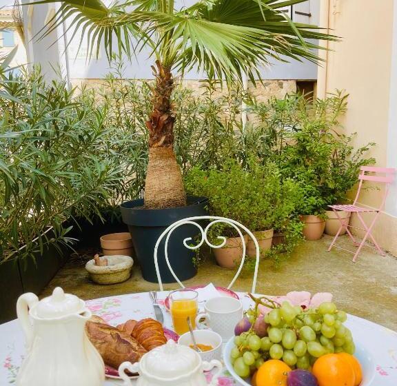 ベッドアンドブレックファースト Maison Consulaire Chambre D Hote De Charme