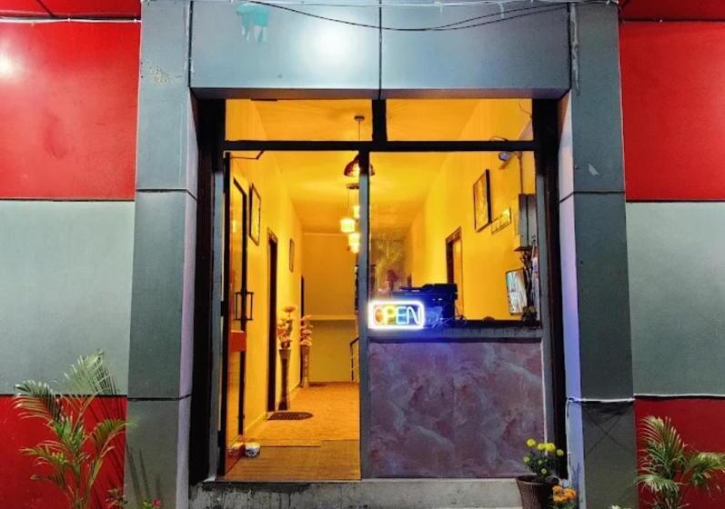 酒店 Dhanaulti Breeze Homestay