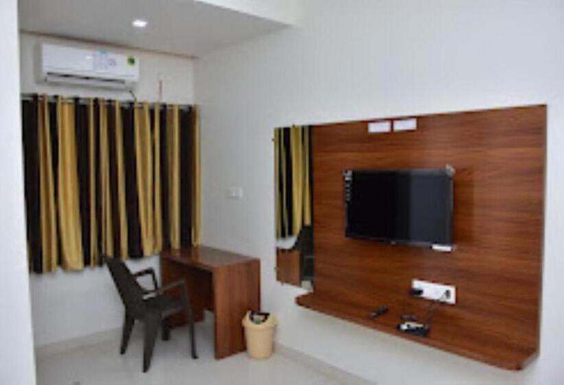 Отель Golden Palanpur