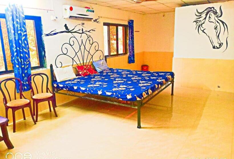 בית מלון כפרי Hill View Resort With Swimming Pool