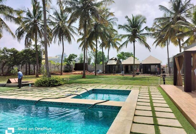 호텔 Indo Bali Poolside Resort In Bangalore