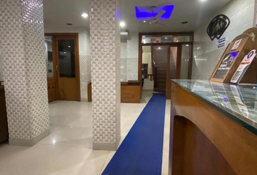 هتل Jk Breeze & Dental Care Jammu