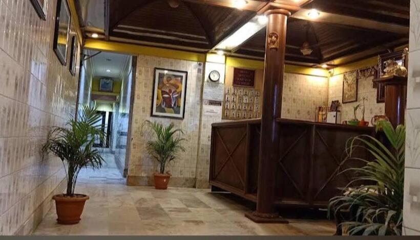 酒店 Nandini Deluxe Lodge