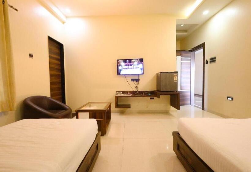 בית מלון כפרי Sharveen Classic Inn