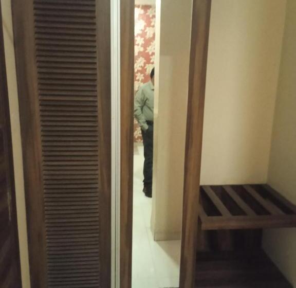 בית מלון כפרי Sharveen Classic Inn