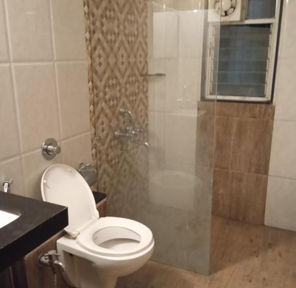 فندق Sharveen Classic Inn