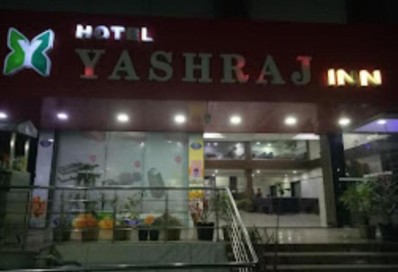 호텔 Yashraj Inn Beed