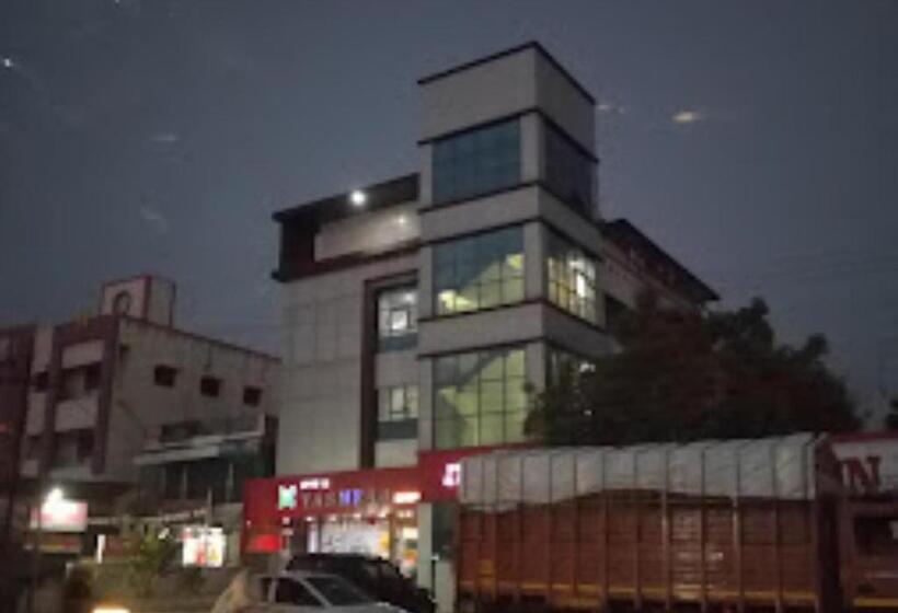 호텔 Yashraj Inn Beed