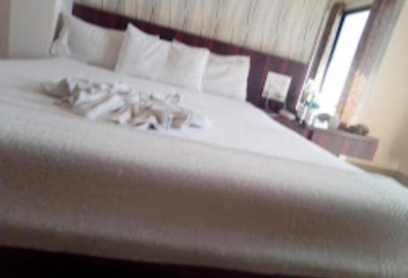 호텔 Yashraj Inn Beed