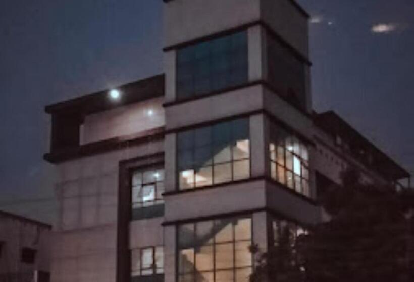 호텔 Yashraj Inn Beed