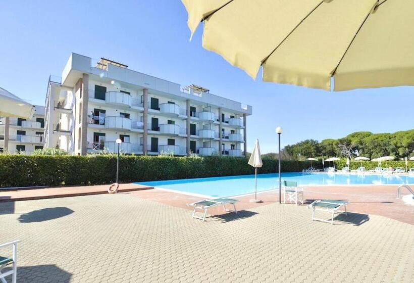 Isa Apartments For 6 People, 2 Bedrooms, In Residence With Swimming Pool In San Vincenzo, Just 600 M