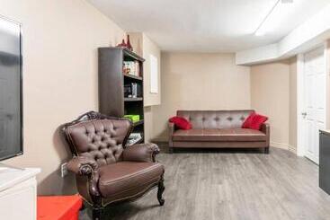 پانسیون Bella S Palace 2 Bedrooms Lower Level Unit In Town Home With Separate Entrance