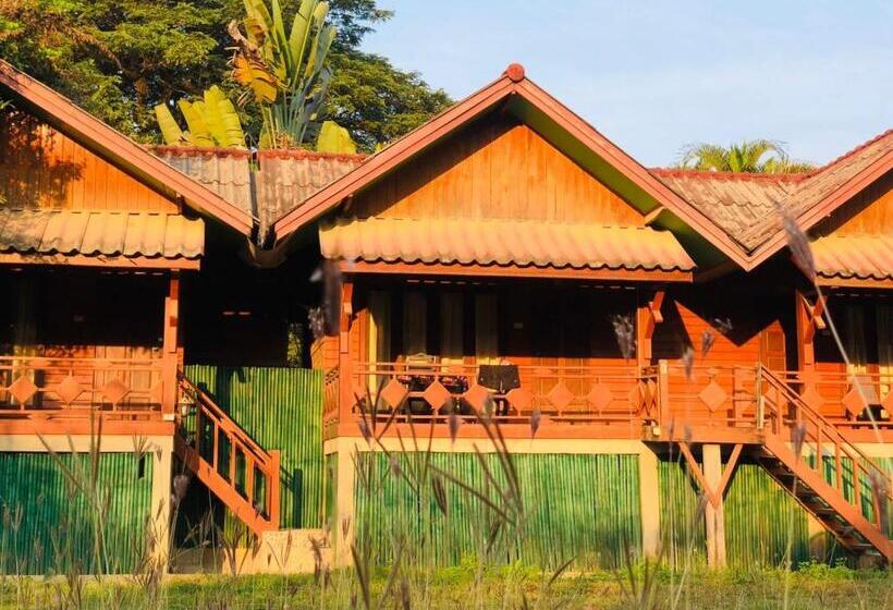 پانسیون Bungalows Le Jar Din Ogne