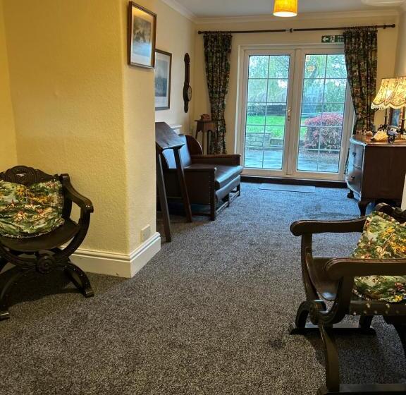 بنسيون Lucy Cross Guest House