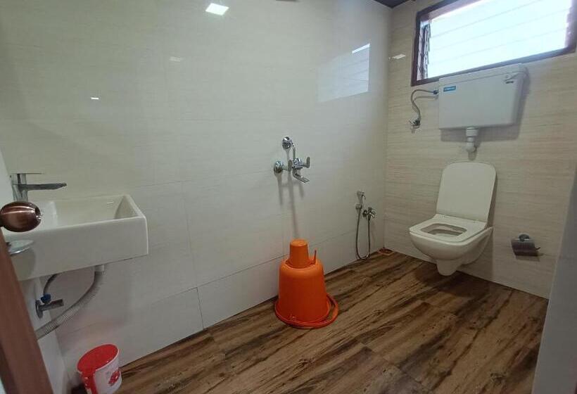 Staymaker Hotel Mayura