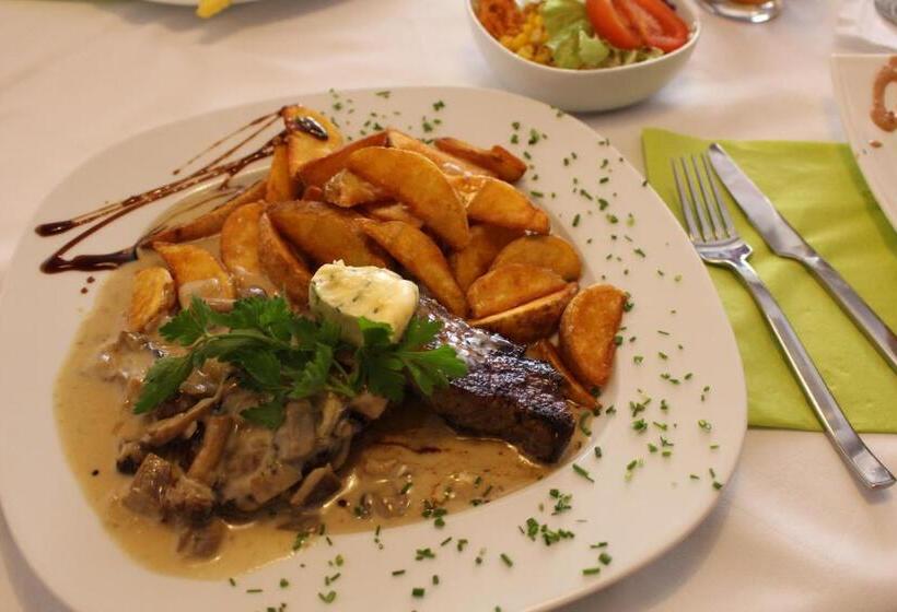 ホテル Gasthof  Zum Alten Turm