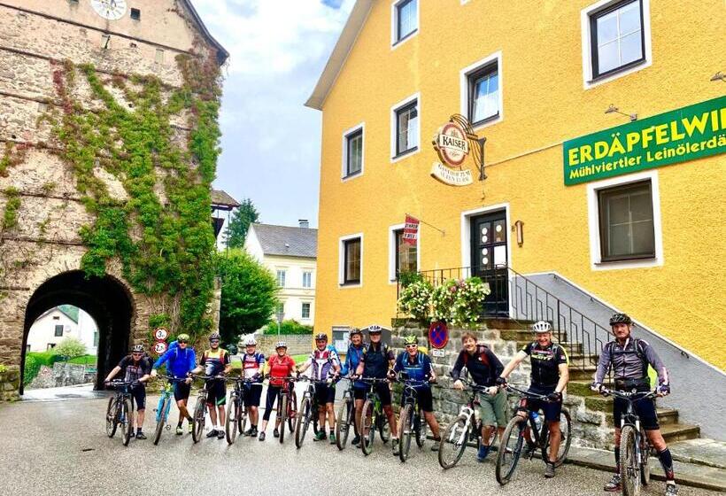 ホテル Gasthof  Zum Alten Turm