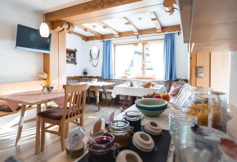 Отель Gästehaus Manuela Puchmayr