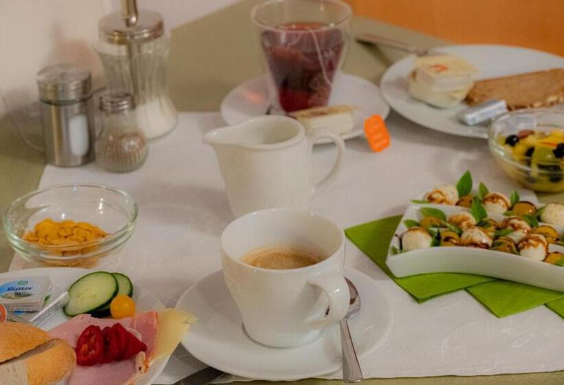 فندق Haus Alpenrose