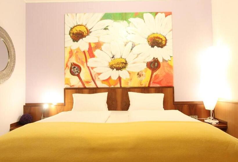 酒店 Malerwinkl Restaurant + Kunst