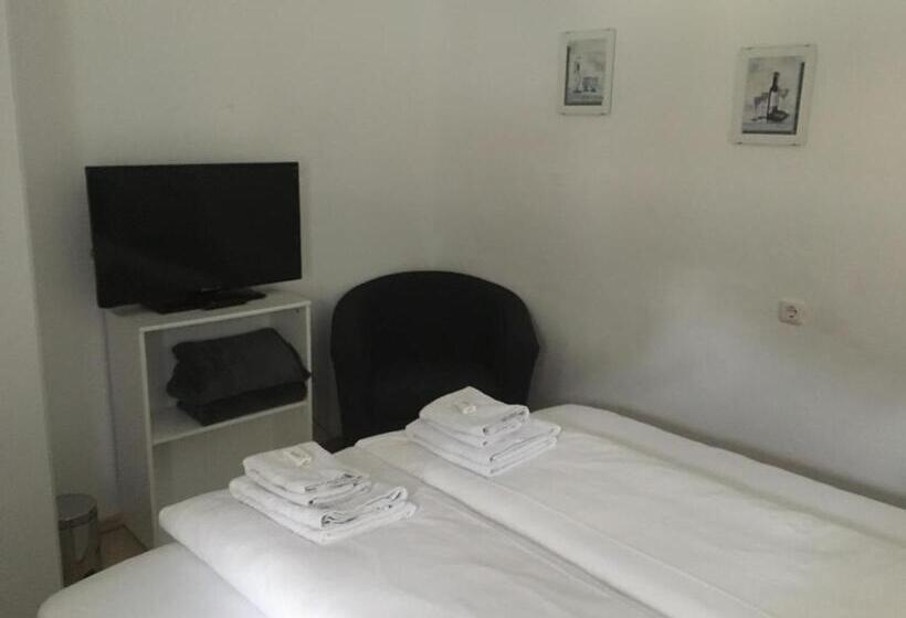 ホテル Pension Sunnseitn   Gasthof   Café   Weinkeller