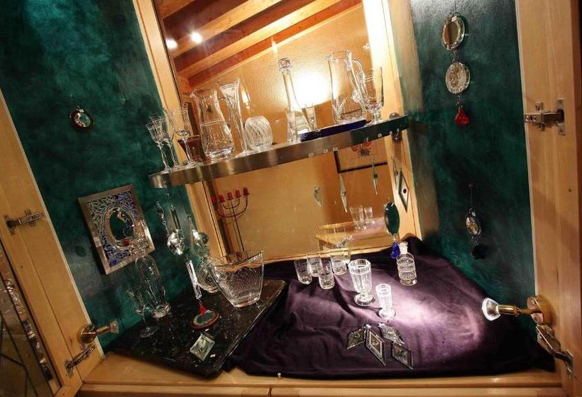 هتل Schloss Lerchenhof