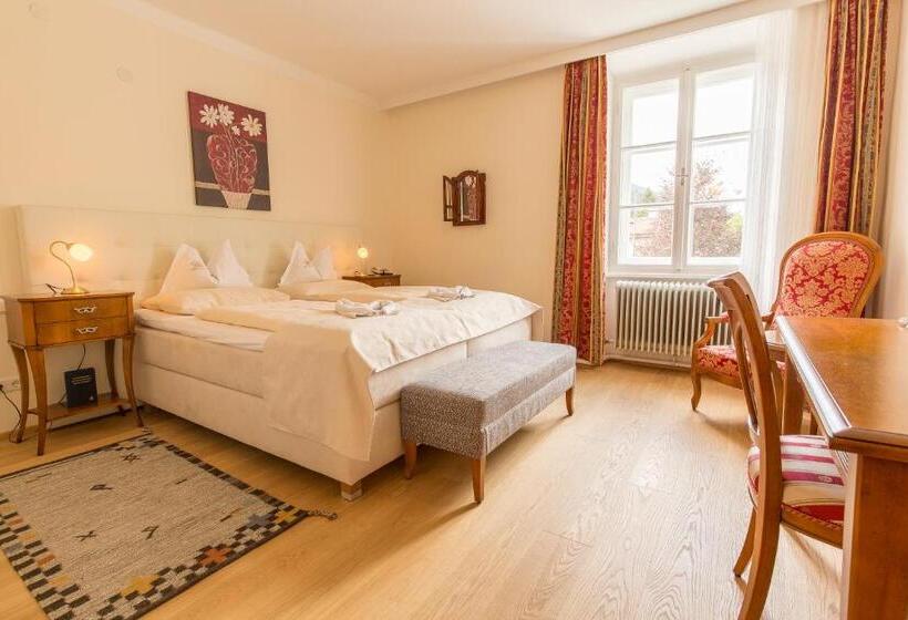 هتل Schloss Lerchenhof