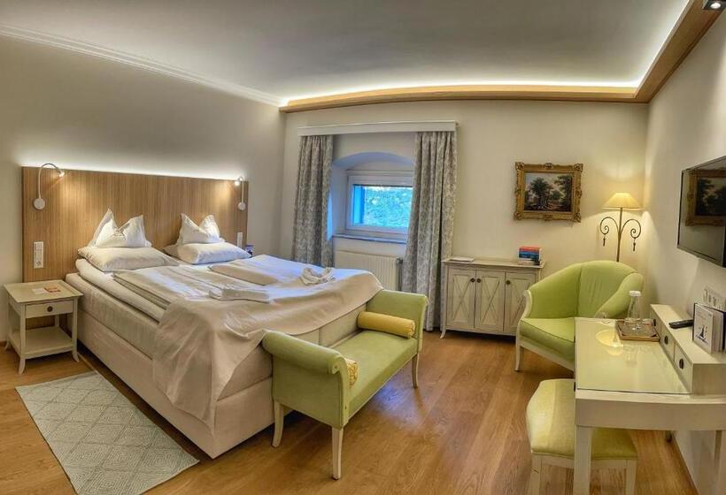 هتل Schloss Lerchenhof