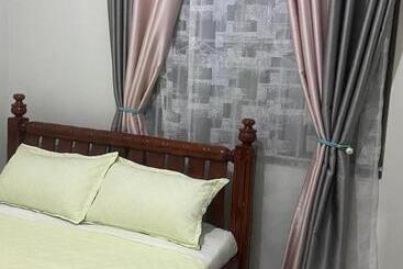 تختخواب و صبحانه Heri Courts