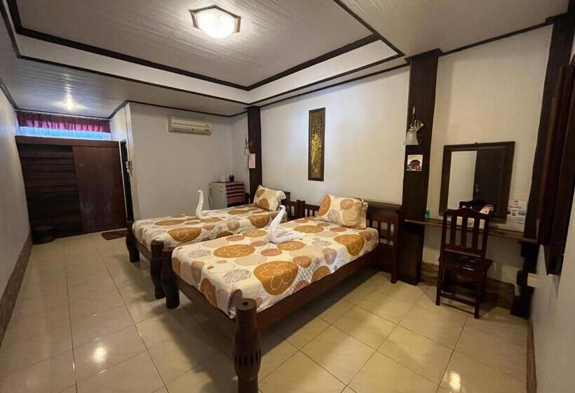 酒店 โรงแรมจันทร์แดง