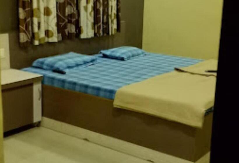 Отель Balwant Residence Washim
