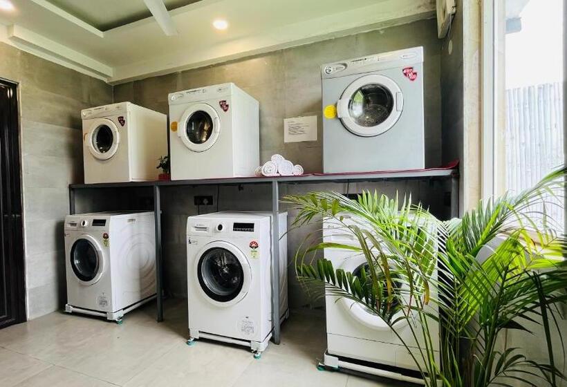 Hotel Bluo Studio1 Dlf Cybercity Balcony, Gym Tt, Lift