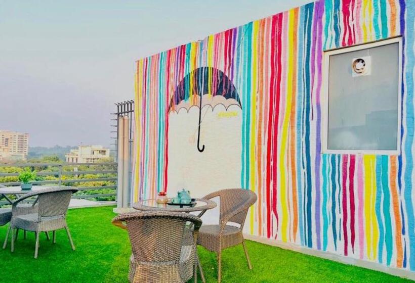 Hotel Bluo Studio4 Dlf Cybercity Balcony, Gym Tt, Lift