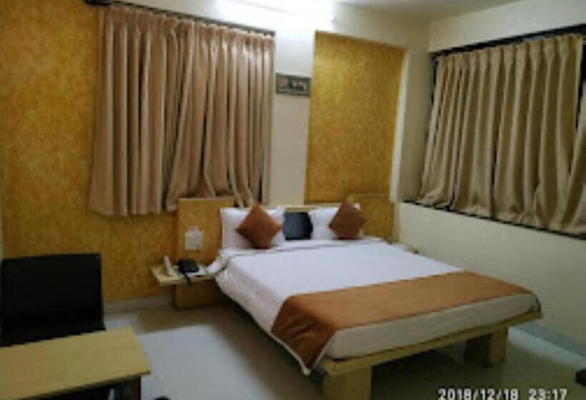 فندق Cool Palace, Nashik