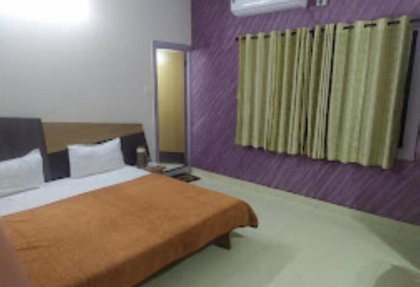 فندق Cool Palace, Nashik
